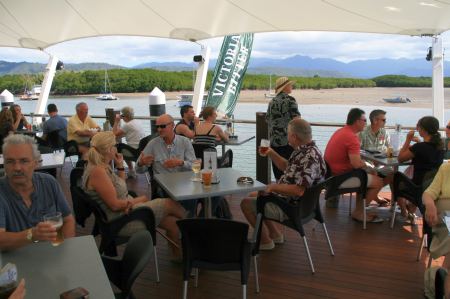 Mittags Lunch im Hafen.