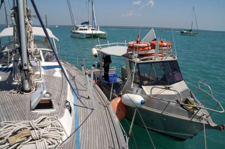 Das "Entmuschelungsboot" kommt.