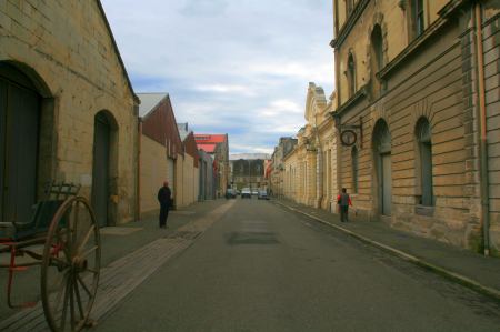 In Omaru stehen gut erhaltene, alte Woll - HandelshÃ¤user.