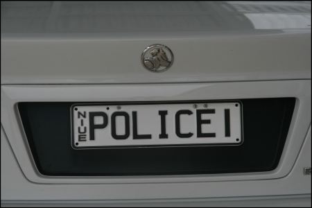 12-polizei-auto.jpg