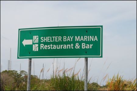 12-schild-zur-shelter-bay.jpg