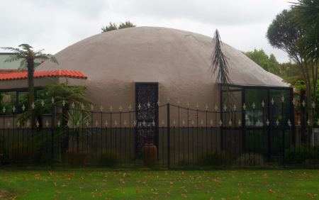 In Christchurch gibt es auÃŸergewÃ¶hnliche Architektur. Hier ein Einfamilienhaus. 