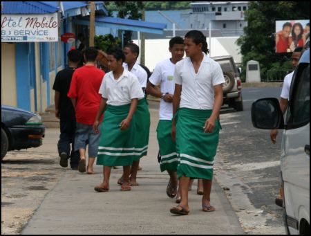 15-jungen-schuluniform.jpg