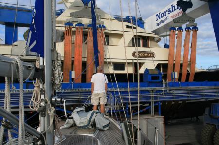 ... direkt vor unserer Nase zu Wasser gelassen. 