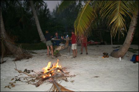 31-feuer-aus-palmwedeln.jpg