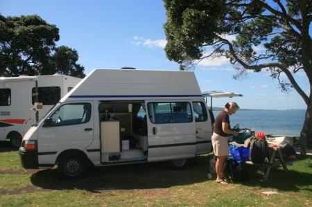 Hier an diesem Strand ist die letzte Station unserer Camperreise druch Neuseeland. Alles wird ausgerÃ¤umt und geputzt.