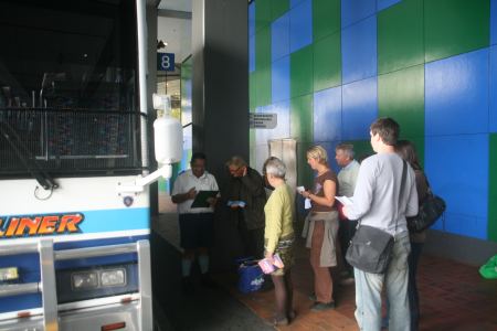 Den Camper mÃ¼ssen wir in Auckland abgeben. Mit dem Intercity Bus fahren wir in circa 4 Stunden nach Opua.