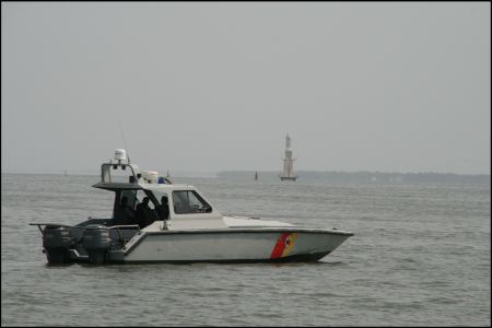 5-die-kustenwache-im-speedboat-unterwegs.jpg