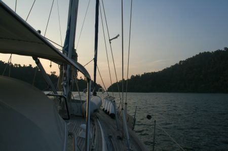 Unser erster Stopp in Langkawi ist die Teluk Ketapang Bucht. Hier ....