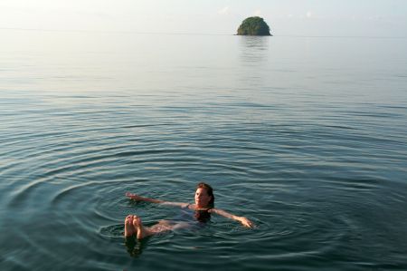 Wir genieÃŸen die Ruhe in der Bucht und das warme Wasser.