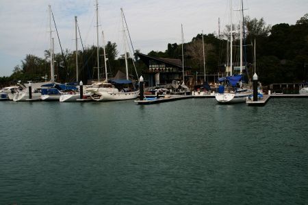 Im Roayl Langkawi Yacht Club haben wir nach Tagen das erste Mal wieder festen Boden unter den FÃ¼ÃŸen.