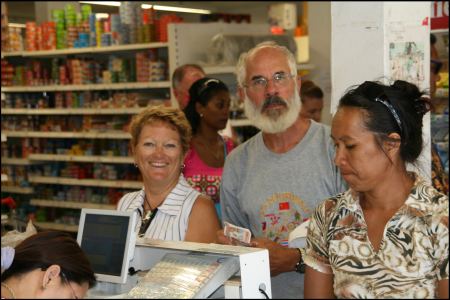 8-david-und-janet-im-supermarkt.jpg