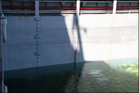 9-4-uber-10-meter-wasser-im-schiff.jpg