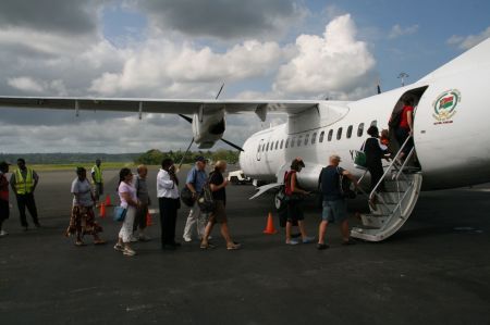 Los gehts. 45 Personen kÃ¶nnen mit dieser kleinen Maschine mit fliegen.