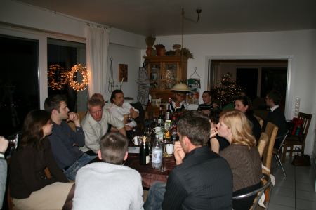 grose-tafel-am-heiligen-abend.jpg