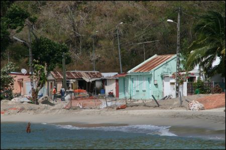 hauser-dirket-am-strand.jpg