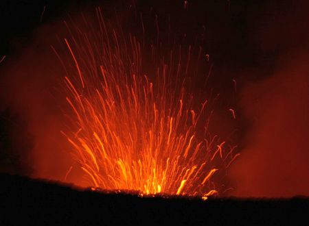 SOLAGRACIA » Blog Archiv » Vanuatu - Am aktiven Vulkan Yasur auf Tanna